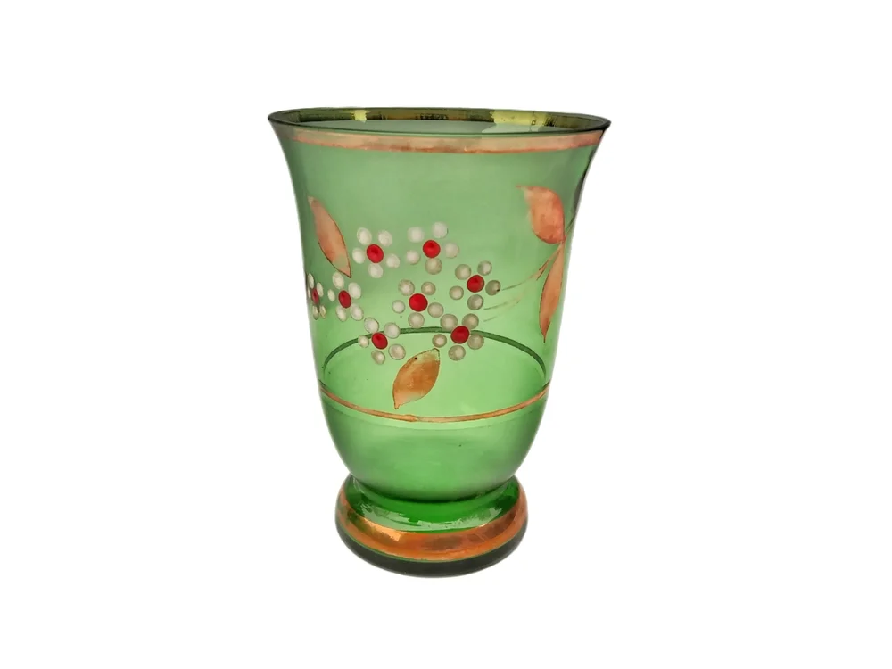 האם כלי זכוכית עם עיטורי מתכת חייבים בטבילה? הרב אברהם ישעיהו בן חמו משיב על השאלה 