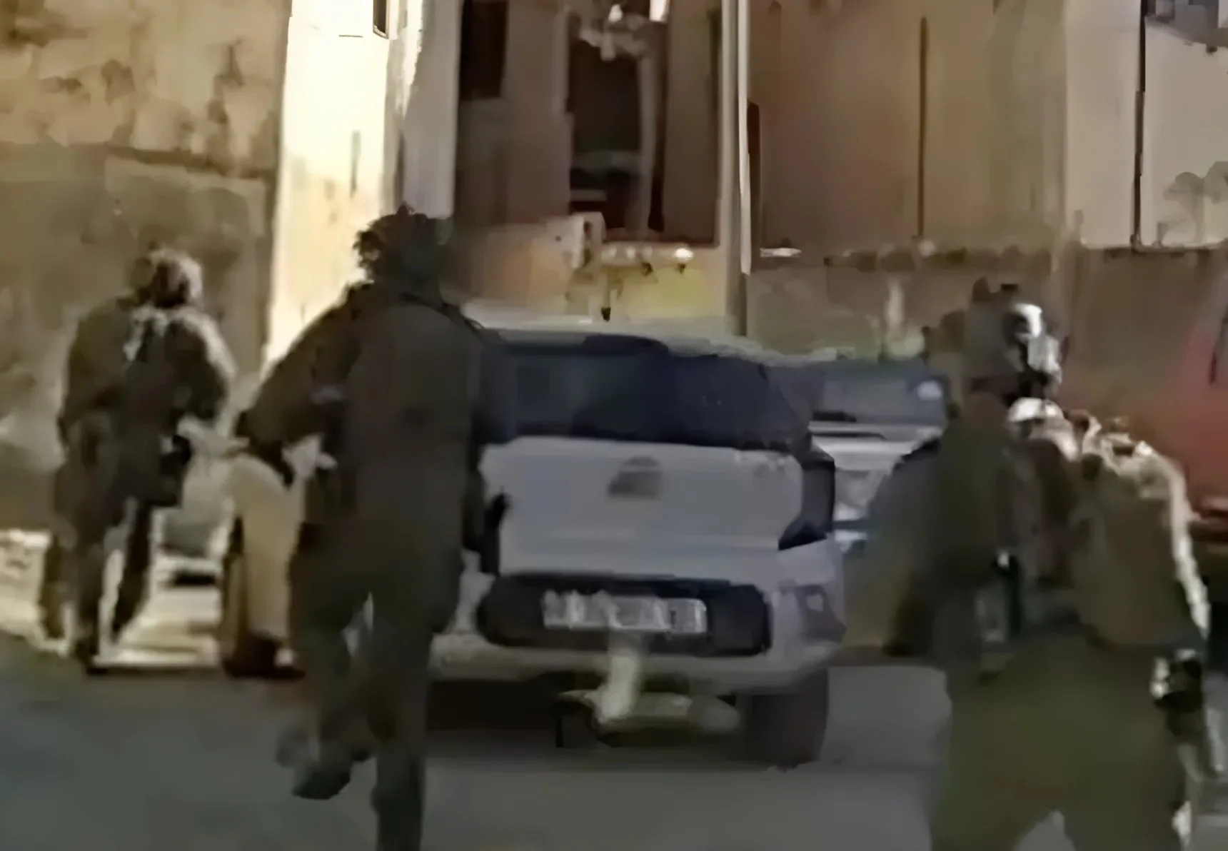 תחת אש: מסתערבי מג"ב עוצרים מבוקש בשכם