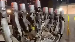 תקווה מתוך שברים: חנוכייה מכיכר החטופים מרגשת את המדינה