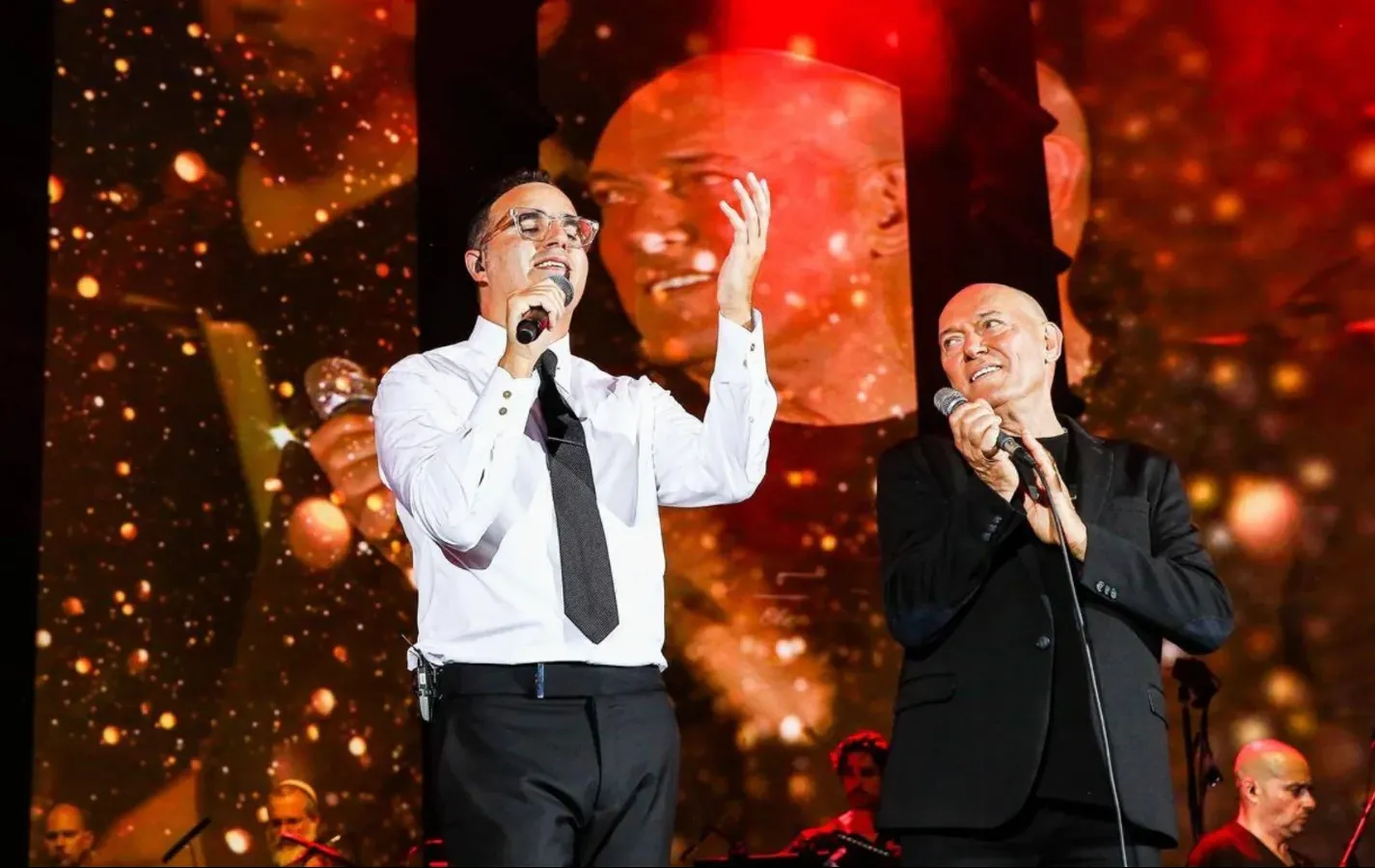 יעקב שוואקי ושלומי שבת - "הנר דולק" יעקב שוואקי ושלומי שבת - "הנר דולק"