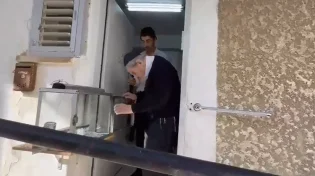 מרן הגר"ד לנדו מכין את החנוכיה בעצמו: רגע של מסירות למצווה