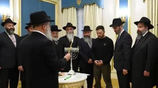 הדלקת נר ראשון של חנוכה בארמון הנשיאות בקייב עם הנשיא זלנסקי