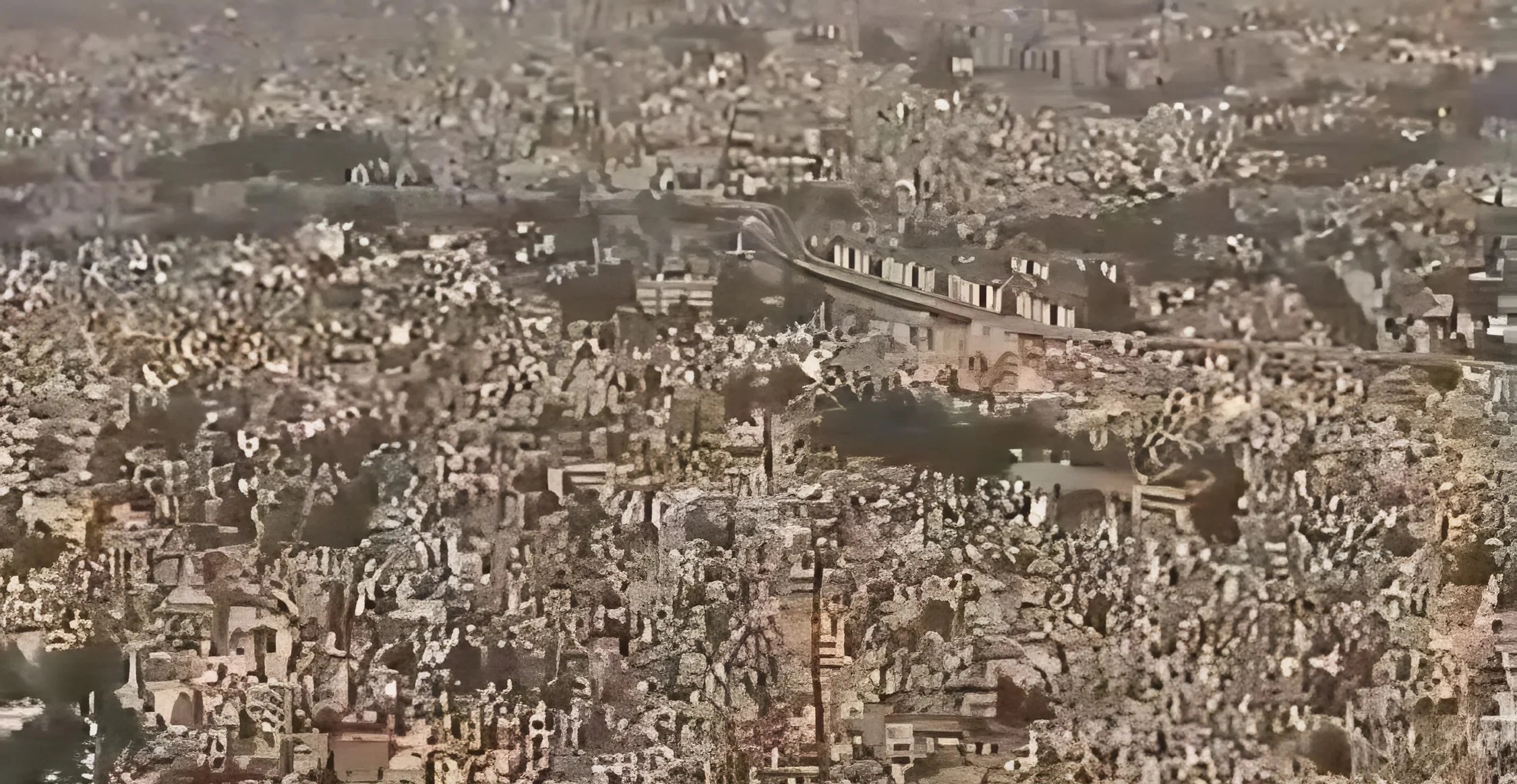 מומבאי ממעוף הציפור: הצפיפות והניגודיות של המטרופולין ההודי