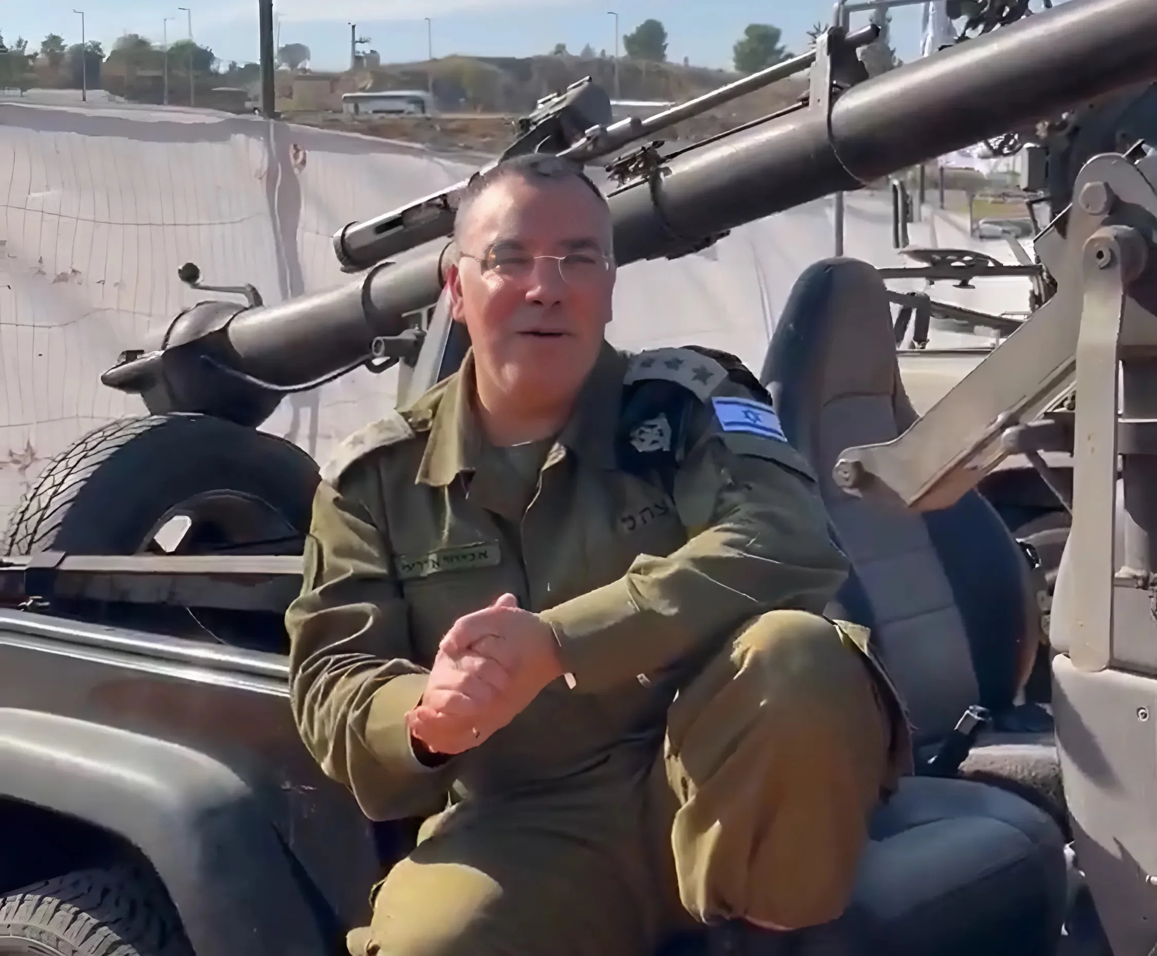 מסר מלבנון: דובר צה"ל מצלם מתוך רכב חיזבאללה שהוחרם