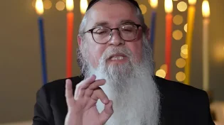 חשיפה מרעישה: המקובל הרב יוסף ביטון חושף את סוד נר שמיני של חנוכה