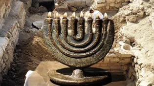 חנוכייה עתיקה שהתגלתה בגליל חושפת סודות מפתיעים מהעבר!