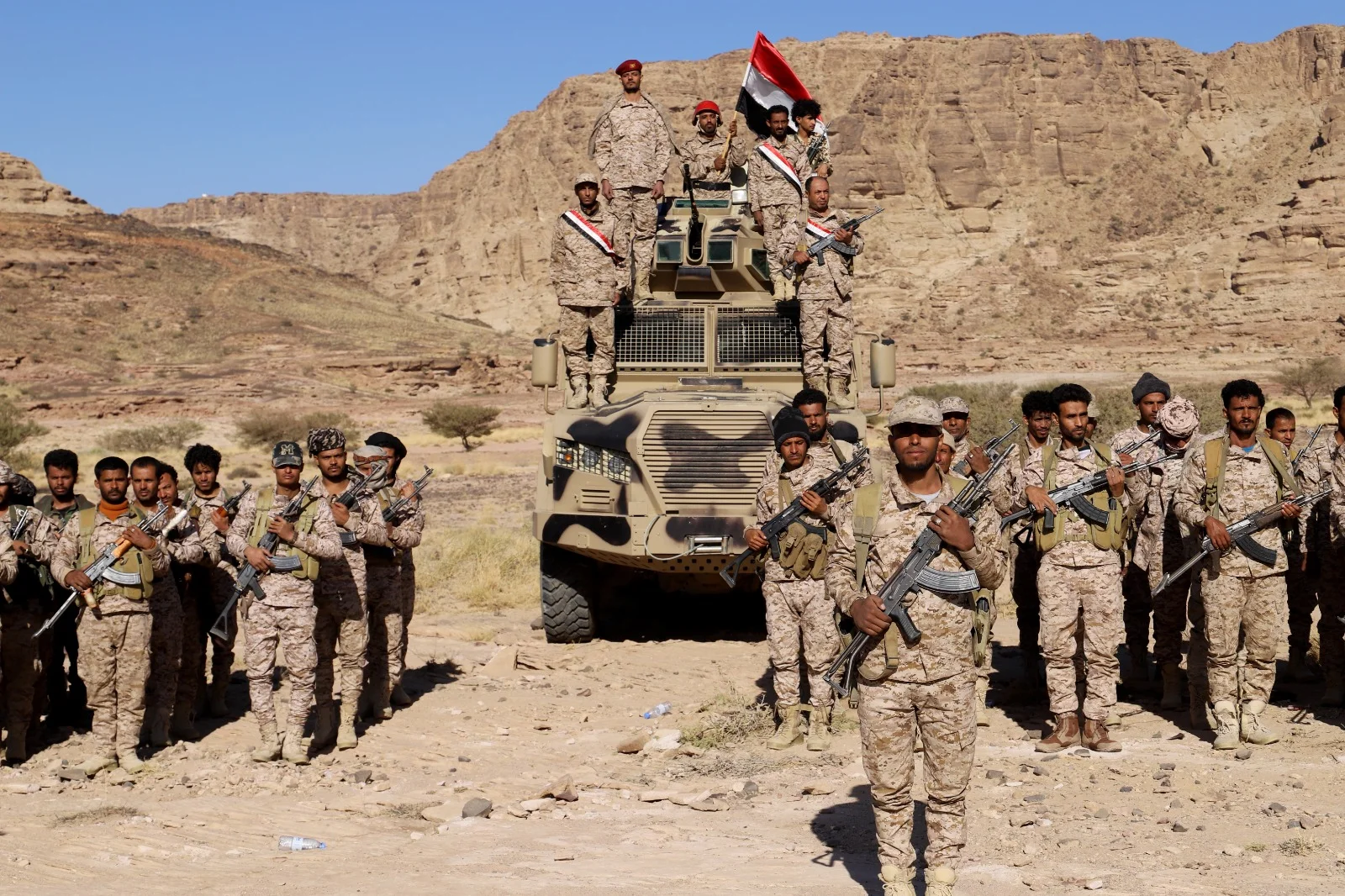 ארה"ב תקפה מתקני אחסון אמל"ח של החות'ים בתימן ארה"ב תקפה מתקני אחסון אמל"ח של החות'ים בתימן