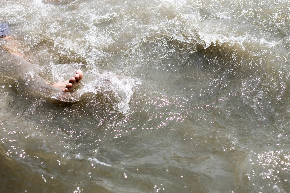 הזוי: המת התעורר לחיים כשנמשה מהמים