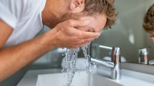 האם מותר לשטוף פנים בצום עשרה בטבת?
