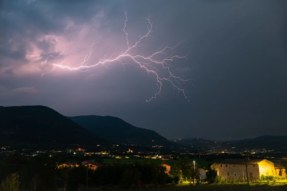 מה דינו של מי טעה בברכת הברקים?