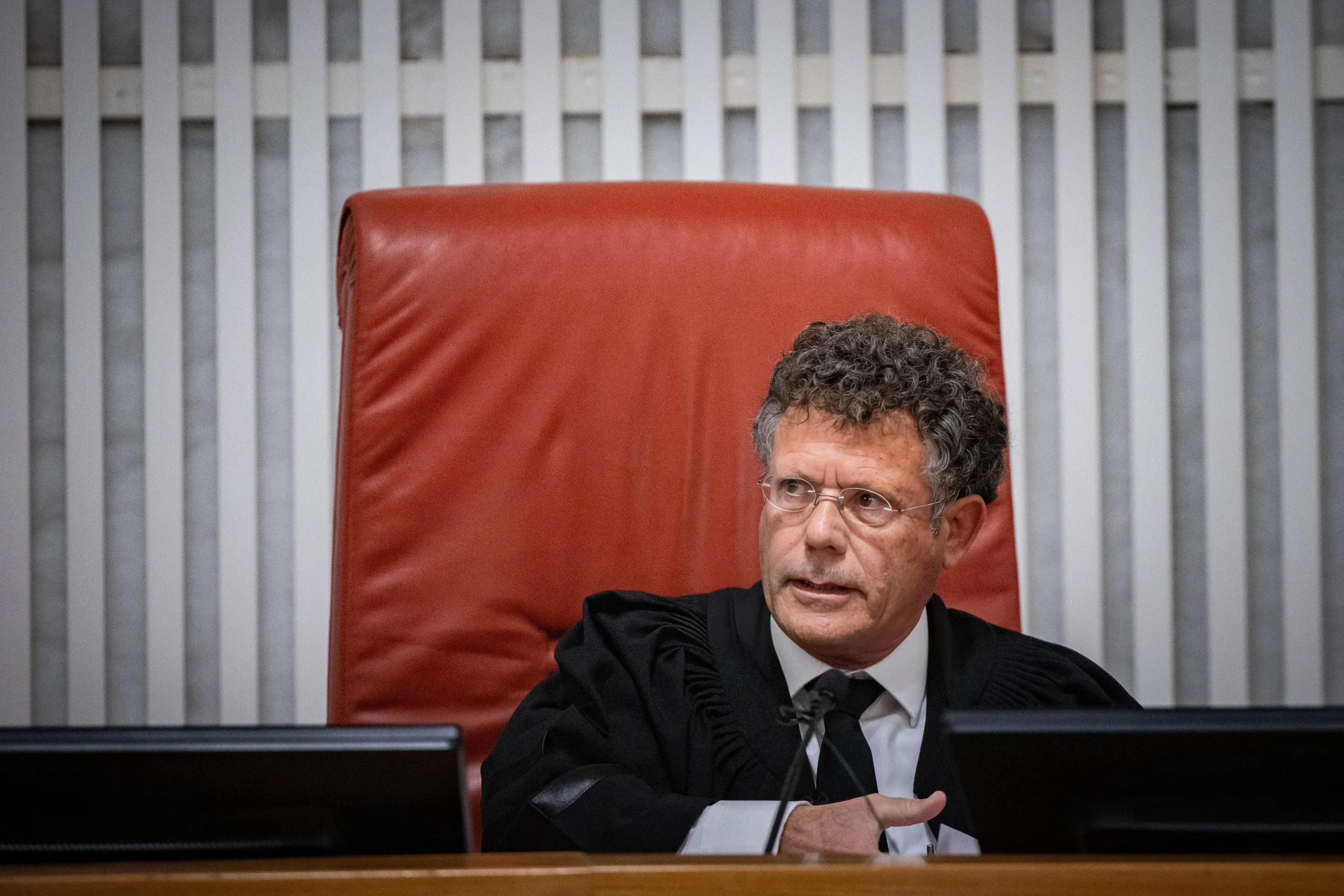 שחיתות: שופט העליון עמית ניהל הליכים משפטיים תחת שמו הקודם בניגוד לחוק