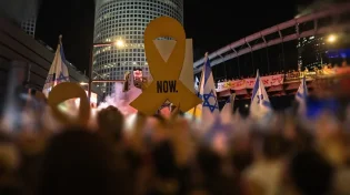 התפתחות במגעים לעסקה: בכיר פלסטיני בדרך לדוחא