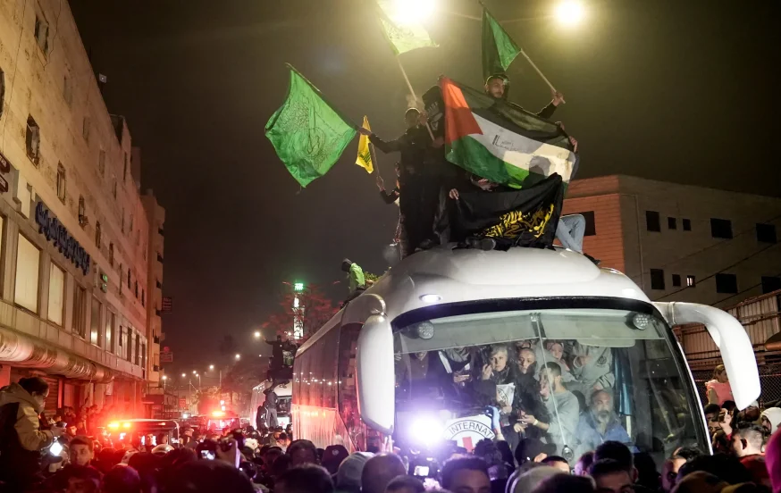 90 מחבלים פלסטינים שוחררו הלילה בפעימה הראשונה של העסקה 90 מחבלים פלסטינים שוחררו הלילה בפעימה הראשונה של העסקה