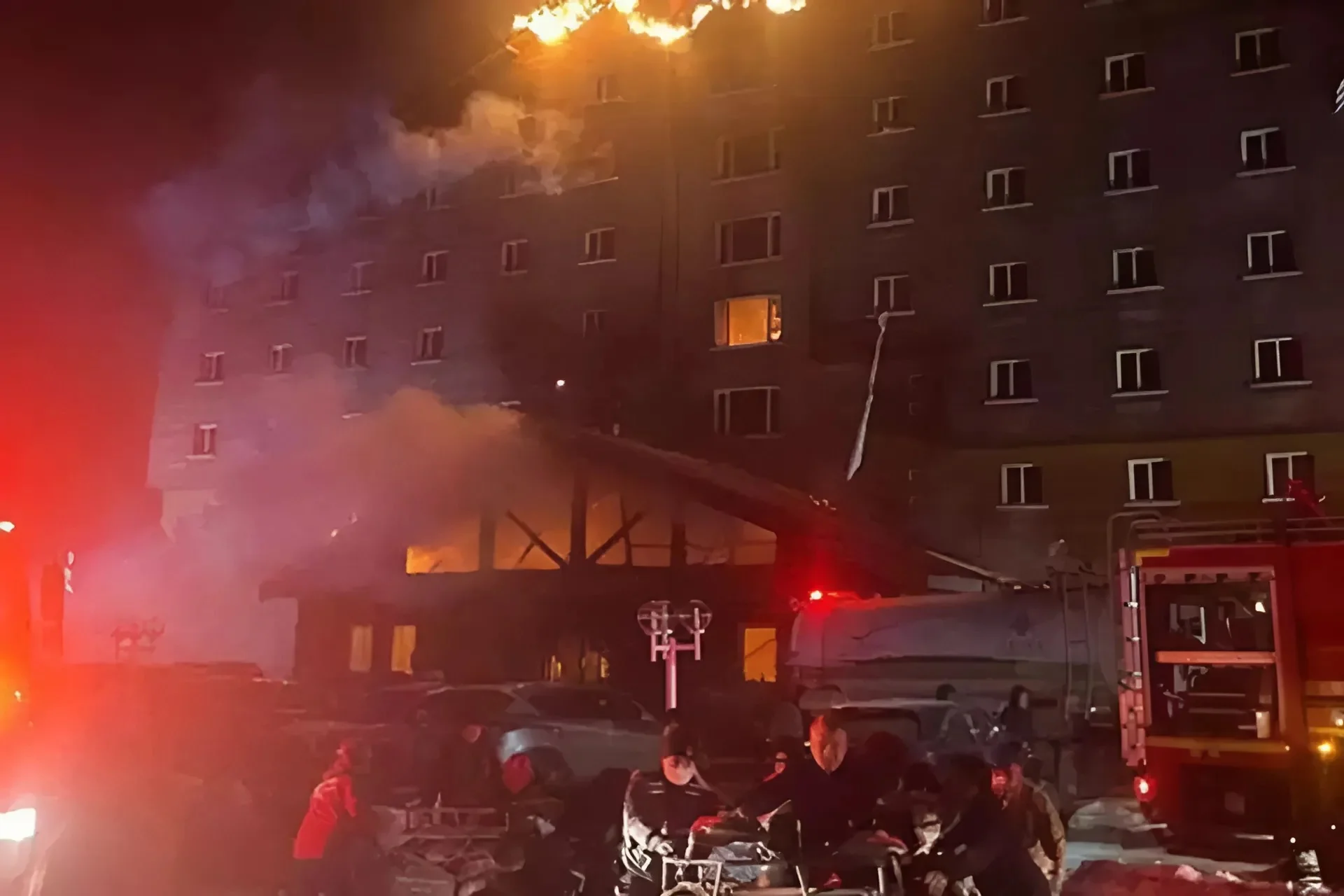 אסון באתר הסקי בטורקיה: עשרה הרוגים ו-32 פצועים בשריפה קטלנית במלון