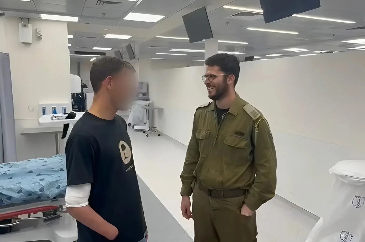 גיבור בשדה הקרב ובחיים: קצין שאיבד יד בעזה נפצע קל בפיגוע בתל אביב גיבור בשדה הקרב ובחיים: קצין שאיבד יד בעזה נפצע קל בפיגוע בתל אביב