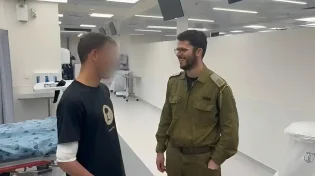 גיבור בשדה הקרב ובחיים: קצין שאיבד יד בעזה נפצע קל בפיגוע בתל אביב