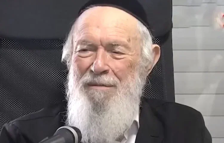 הרגע המרגש בו התבשר הרב זילברשטיין על שחרור החטופה שלמענה התפלל