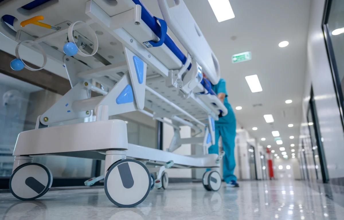 "סיכנו את חיי": מבוגרת טוענת כי טופלה ברשלנות בביה"ח קפלן