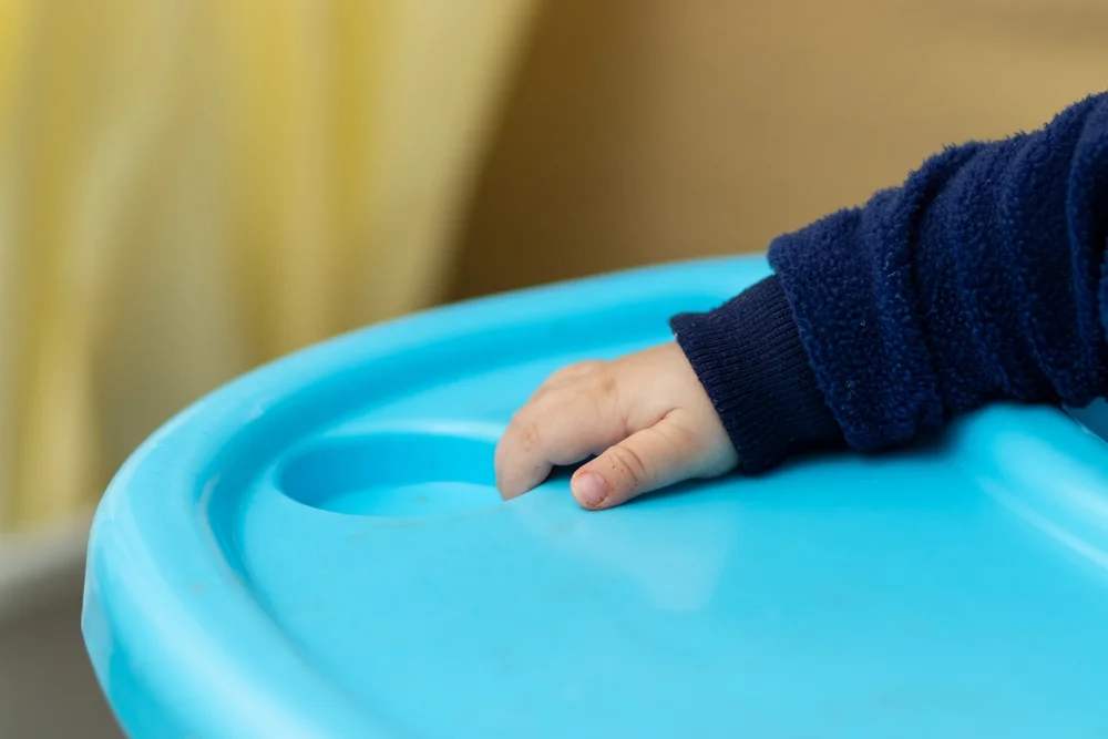 זעזוע בצפון: אישה נאשמת שסחרה בתינוק של נערה עם בעיות נפשיות זעזוע בצפון: אישה נאשמת שסחרה בתינוק של נערה עם בעיות נפשיות