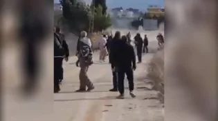 תיעוד: כטב"ם ישראלי השליך פצצה לעבר לבנונים שחזרו לכפרים