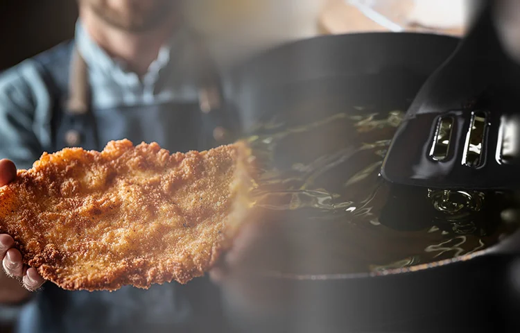 שמן חם: איך להכין שניצל מושלם – בלי כתמים, התזות וכוויות