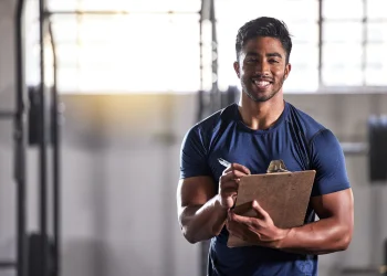 האם מותר לאישה להתאמן עם מאמן כושר אישי?