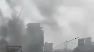 הפיכה בקונגו? המונים בזזו והעלו באש שגרירויות זרות - כאוס ברחובות קינשאסה