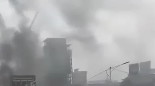 הפיכה בקונגו? המונים בזזו והעלו באש שגרירויות זרות - כאוס ברחובות קינשאסה
