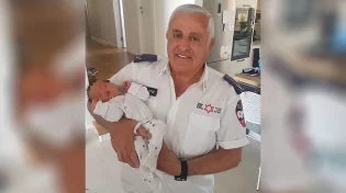 בן 72, אחראי ל-81 לידות: הכירו את "המיילד מאופקים"