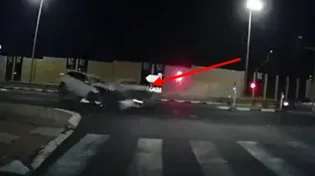 צפו: תאונה חריגה בצומת עפולה עילית - שישה פצועים, בהם ילד עם חבלת ראש