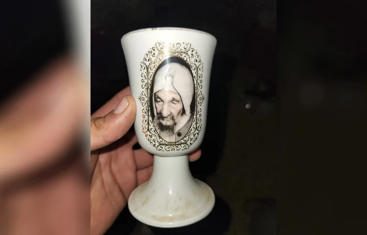 גילוי מפתיע – ביום ההילולה: לוחמינו מצאו כוס קידוש עם דיוקן הבבא סאלי בלב ג'נין