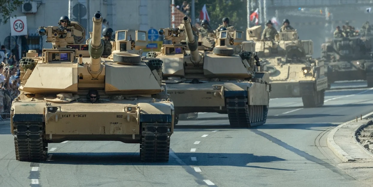 בהלה בגבול: טנקים מצריים בדרך לישראל – מה הם מסתירים?