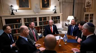 רה"מ נתניהו נפגש עם בכירים בארה"ב; ישראל שולחת משלחת לקטר להמשך המשא ומתן