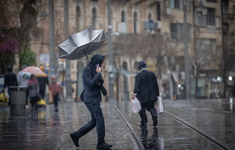 החורף חוזר: גשם, רוחות חזקות ושלג בחרמון