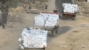 עשרות משאיות ממצרים נכנסו לעזה עם אוהלים לשיכון זמני