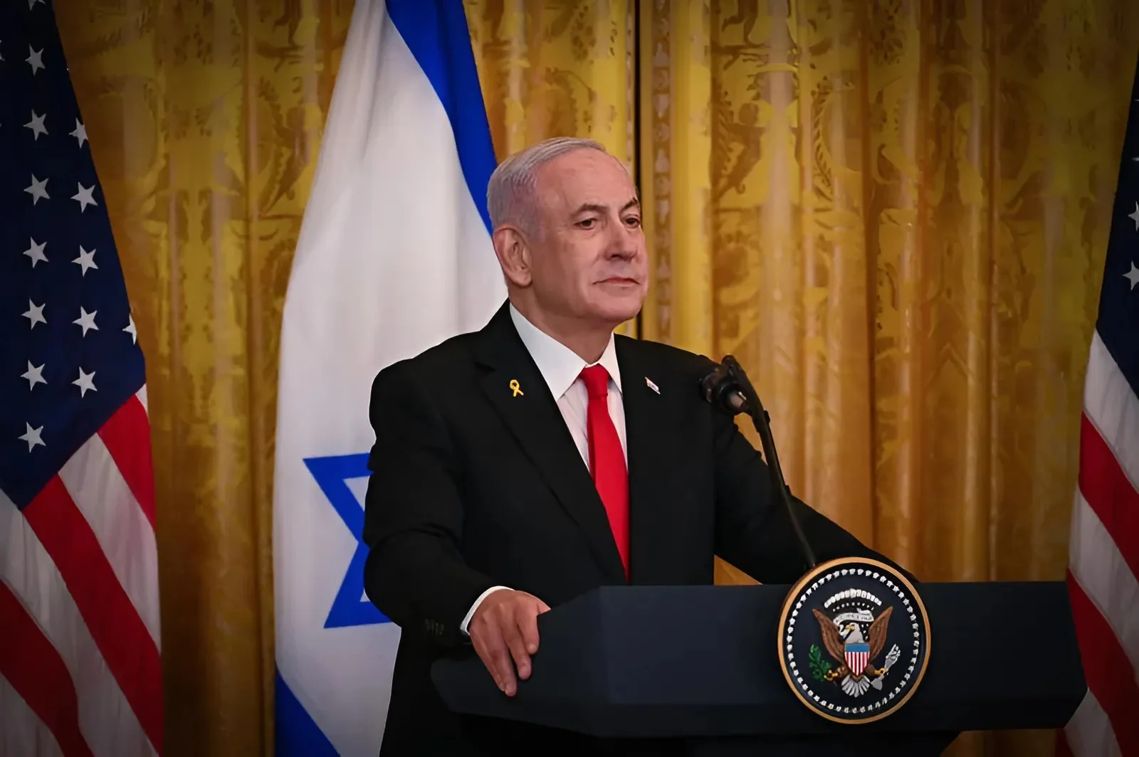 תמיכה פומבית: נתניהו מצדד בתוכנית טראמפ לפינוי עזה תמיכה פומבית: נתניהו מצדד בתוכנית טראמפ לפינוי עזה