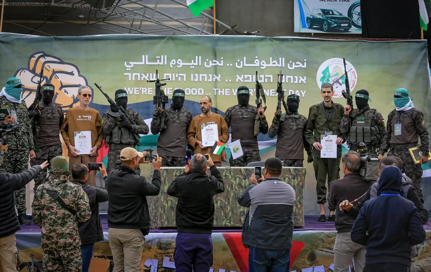 חוזרים מהתופת: שלושת החטופים חושפים – ככה נראה השבי האכזרי של חמאס חוזרים מהתופת: שלושת החטופים חושפים – ככה נראה השבי האכזרי של חמאס