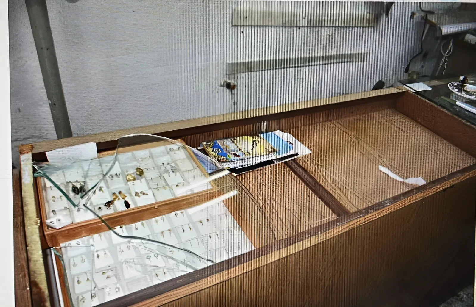 ת"א: בן 24 נעצר בחשד לשוד אלים בחנות תכשיטים, בשווי של כמיליון שקלים ת"א: בן 24 נעצר בחשד לשוד אלים בחנות תכשיטים, בשווי של כמיליון שקלים