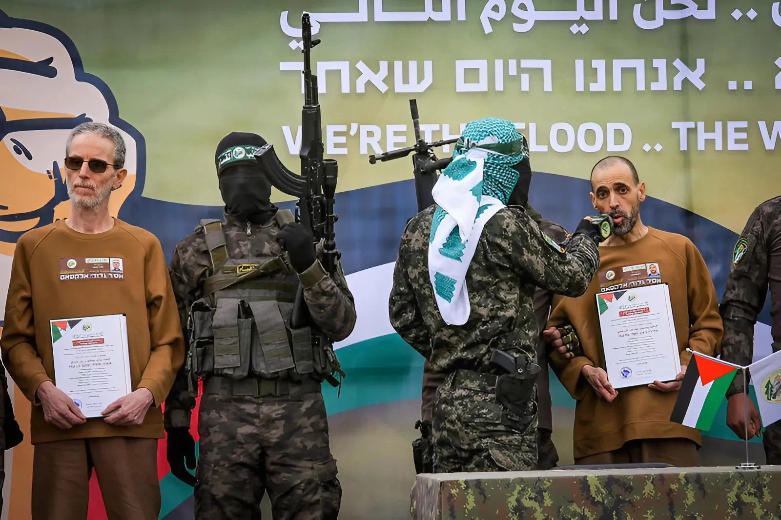 חזר מהשבי - וגילה שאיבד את אשתו ובנותיו: הזעקה המצמררת של אלי שרעבי חזר מהשבי - וגילה שאיבד את אשתו ובנותיו: הזעקה המצמררת של אלי שרעבי