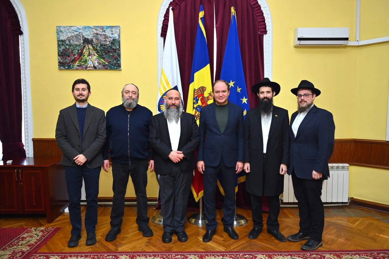 מפגש היסטורי בקישינב: המתנה שקישרה את ראש העיר לעבר היהודי