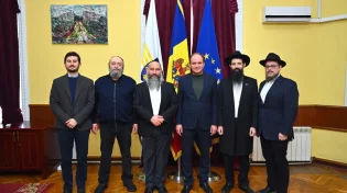 מפגש היסטורי בקישינב: המתנה שקישרה את ראש העיר לעבר היהודי