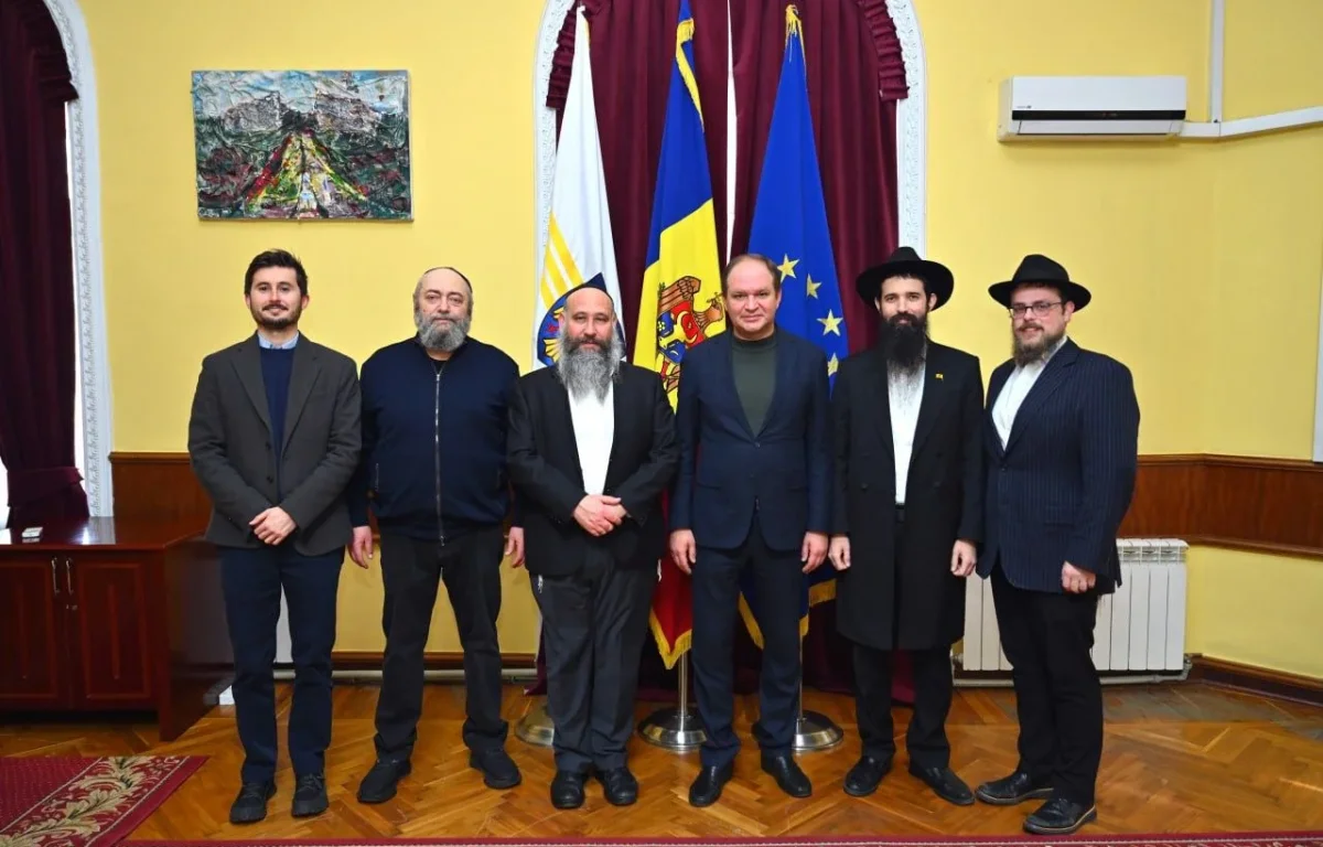 מפגש היסטורי בקישינב: המתנה שקישרה את ראש העיר לעבר היהודי