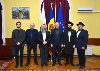 מפגש היסטורי בקישינב: המתנה שקישרה את ראש העיר לעבר היהודי