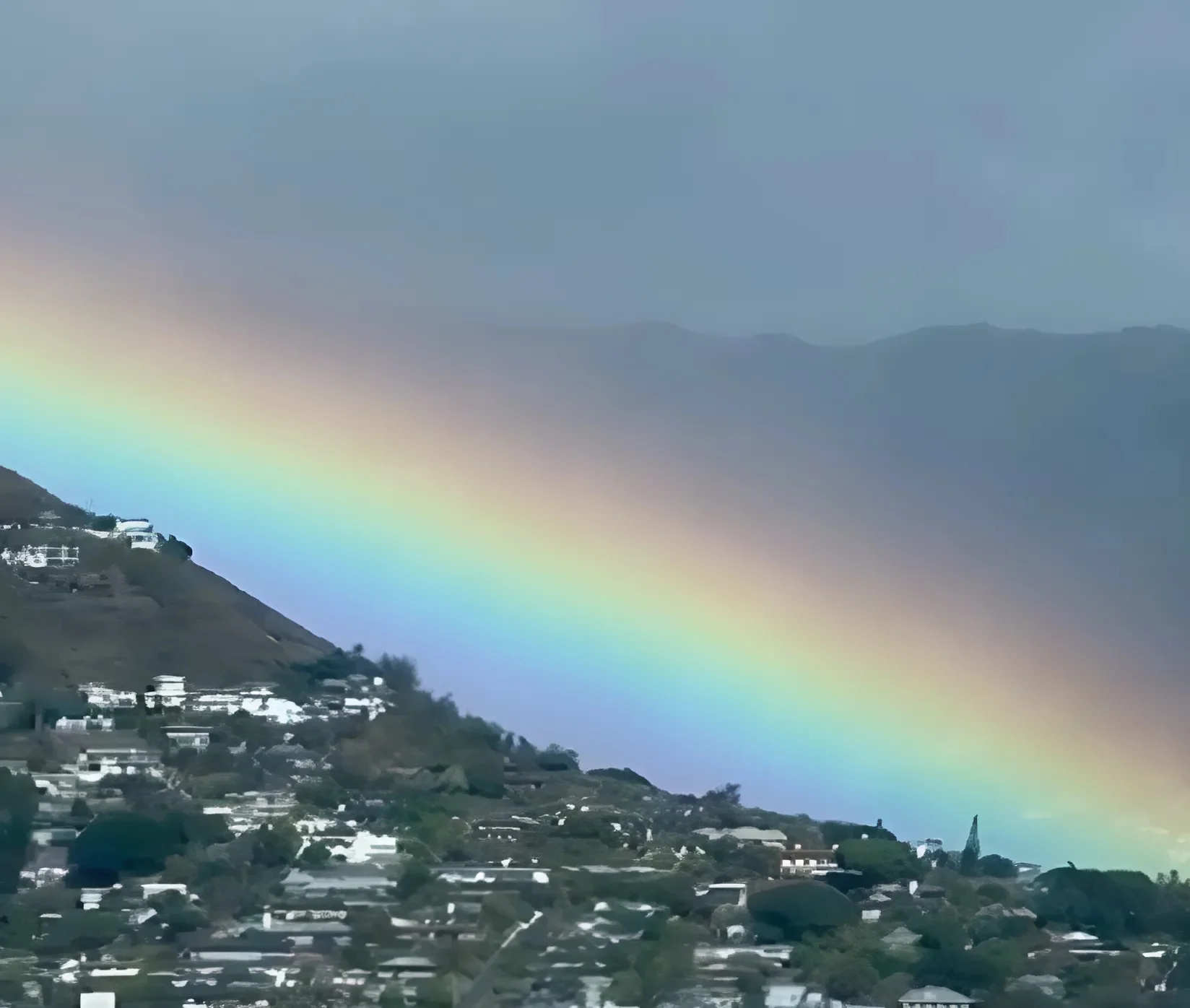  חלום או מציאות? כאן תראו קשת בענן כמעט כל יום