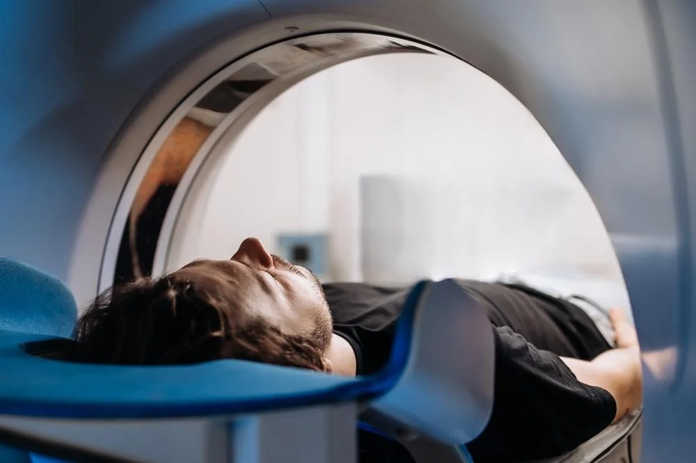 מה הקשר בין זיתים לגידול במוח? הסיפור הבלתי נתפס של דן