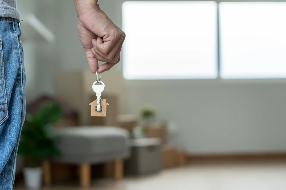 הסוד לחדר קטן ומושלם: מה אסור לכם לשים – ומה ישנה את כל החוויה