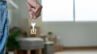הסוד לחדר קטן ומושלם: מה אסור לכם לשים - ומה ישנה את כל החוויה