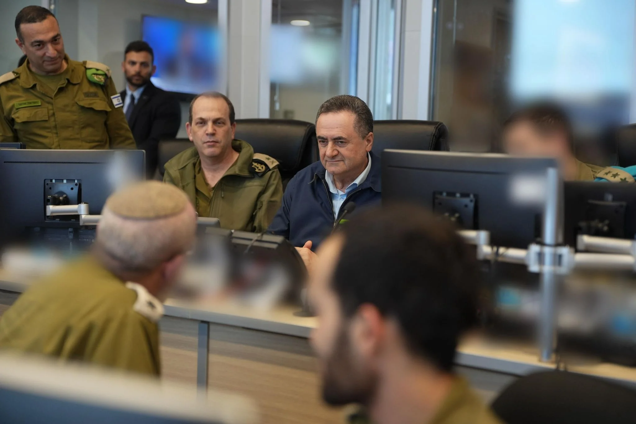 שר הביטחון מאיים: "אם החטופים לא ישוחררו עד שבת - חמאס יחווה גיהינום"