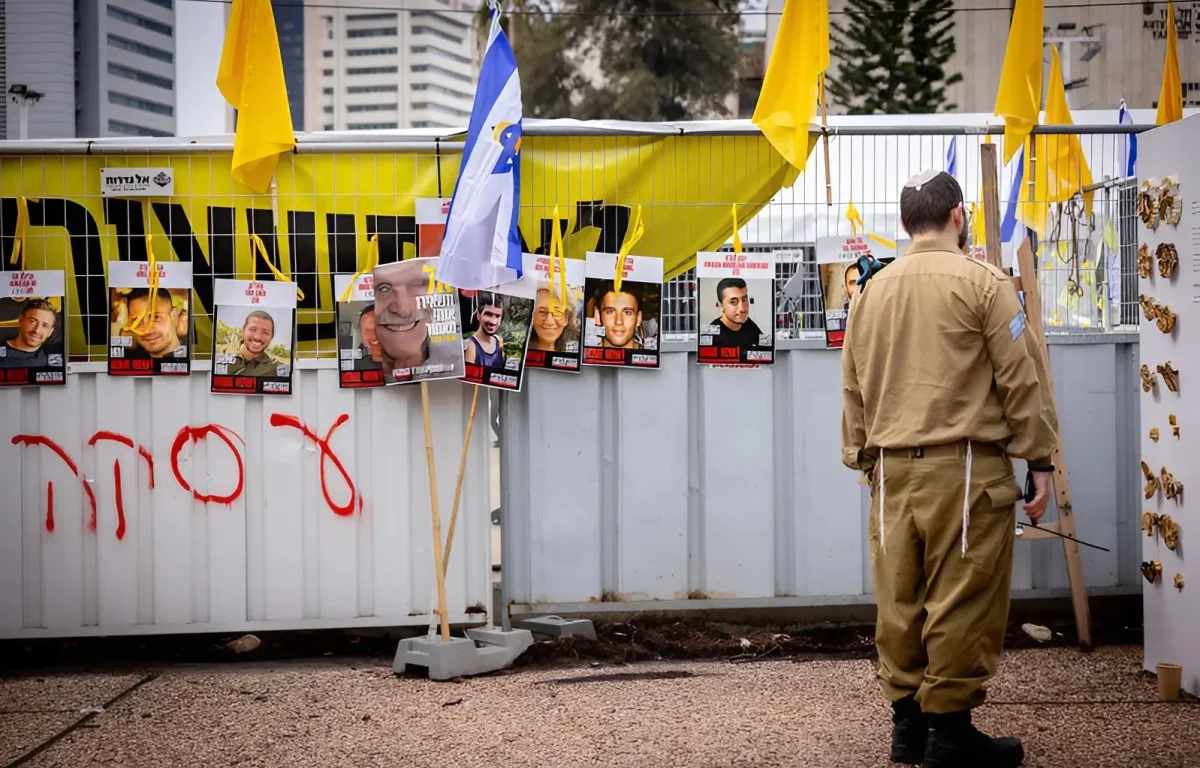 חמאס מותח את החבל: ישחרר רק שלושה חטופים בשבת – ומתעלם מהאולטימטום