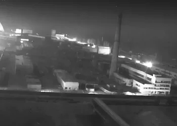 פיצוץ מסתורי בצ'רנוביל: חור בכיפת המגן – מתקפת כטב"מים רוסית או תקלה קטלנית?
